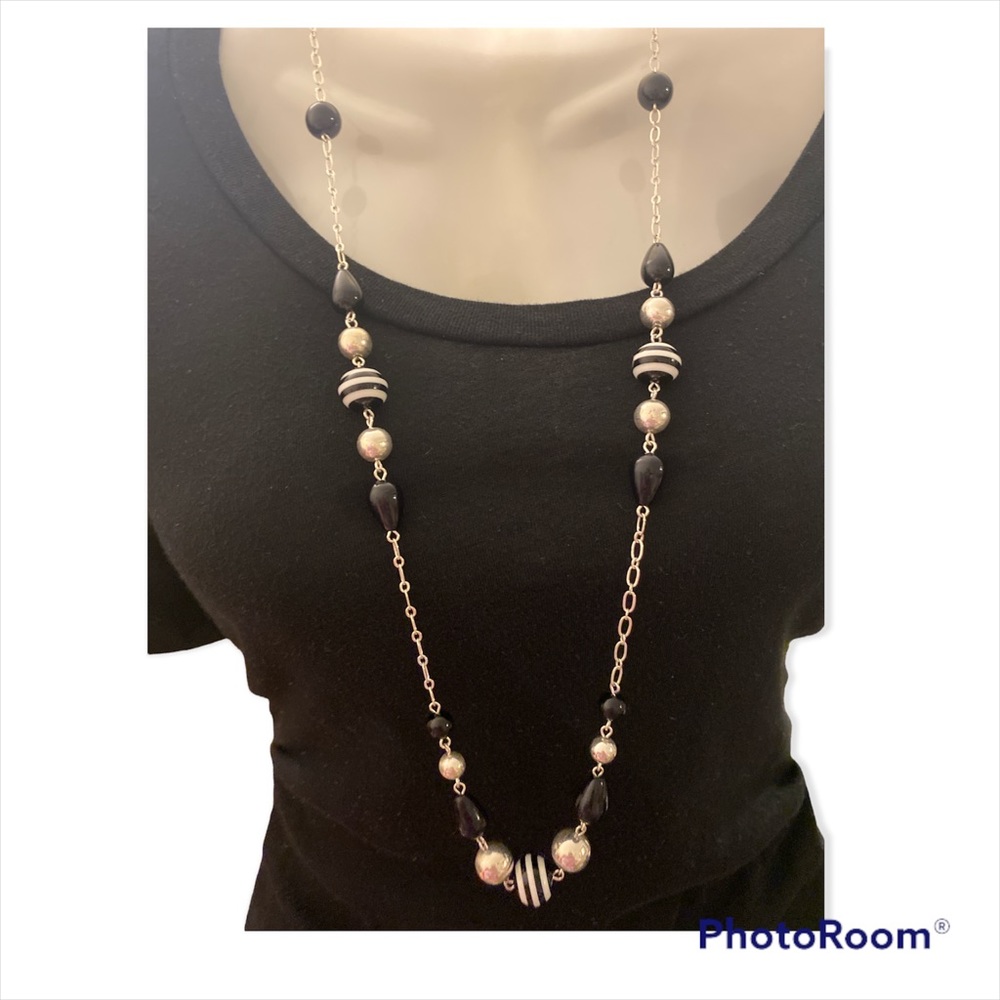 Traded* Vintage Black/White/Silver Glass Beads on a silver tone necklace - Picture 2 of 4